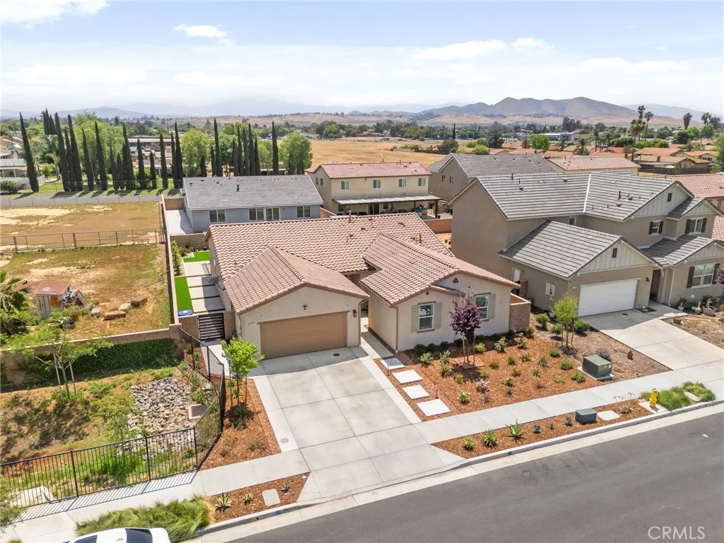 9056 Black Thorn Street, Jurupa Valley, California 92509 home-pic-57